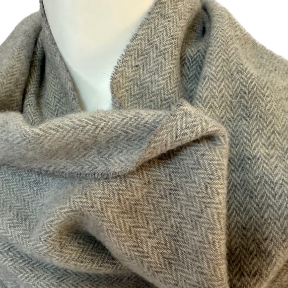 🇮🇹 Cristina Chiti Italy Wool & Cashmere Grey Herringbone Scarf - 10" x 72" - Picture 5 of 10